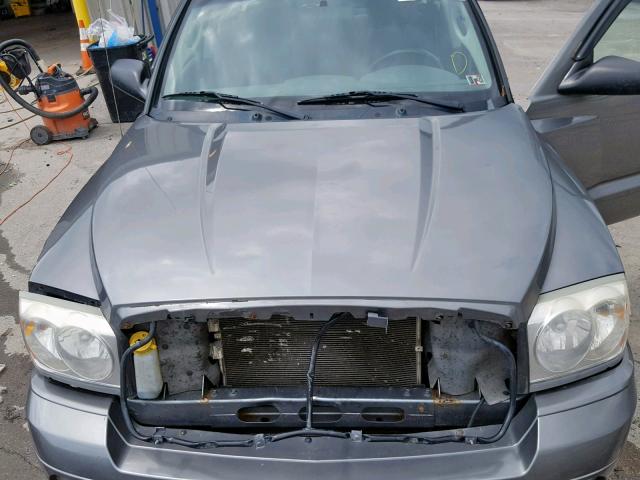 1D7HW48N06S690599 - 2006 DODGE DAKOTA QUA GRAY photo 7