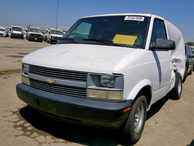 1GCDM19W2TB126176 - 1996 CHEVROLET ASTRO WHITE photo 2