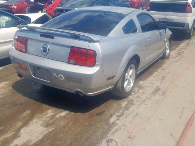 1ZVHT82H895109041 - 2009 FORD MUSTANG GT SILVER photo 4