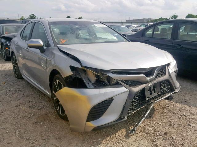 4T1B21HK2JU001977 - 2018 TOYOTA CAMRY HYBR SILVER photo 1