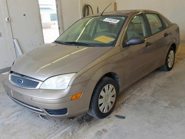 1FAFP34N65W176025 - 2005 FORD FOCUS ZX4 BEIGE photo 2