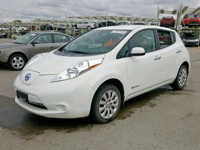 1N4BZ0CP1GC314357 - 2016 NISSAN LEAF SV WHITE photo 2