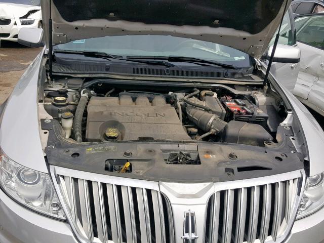 1LNHM94R39G630535 - 2009 LINCOLN MKS SILVER photo 7