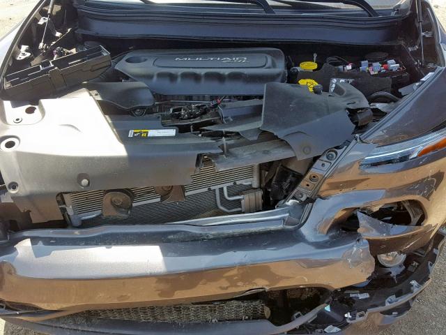 1C4PJMCB6HW649326 - 2017 JEEP CHEROKEE L GRAY photo 7