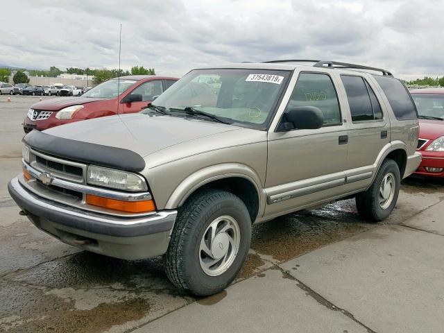 1GNDT13W0Y2150549 - 2000 CHEVROLET BLAZER BEIGE photo 2