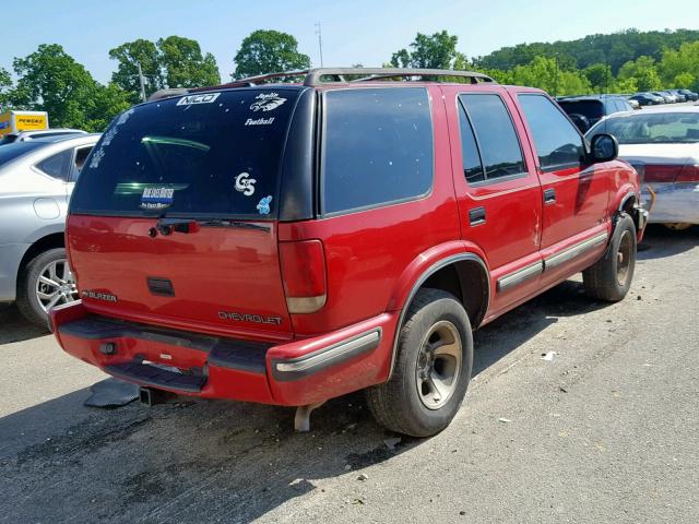 1GNCS13W9W2256297 - 1998 CHEVROLET BLAZER RED photo 4