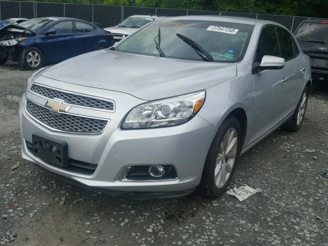 1G11H5SA0DF272026 - 2013 CHEVROLET MALIBU LTZ ვერცხლისფერი ფოტო 2
