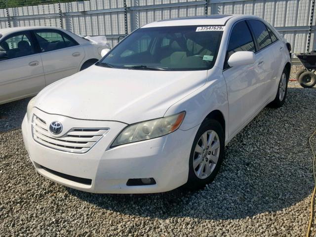 4T1BE46K27U571918 - 2007 TOYOTA CAMRY XLE WHITE photo 2