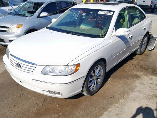 KMHFC46F97A229667 - 2007 HYUNDAI AZERA SE WHITE photo 2