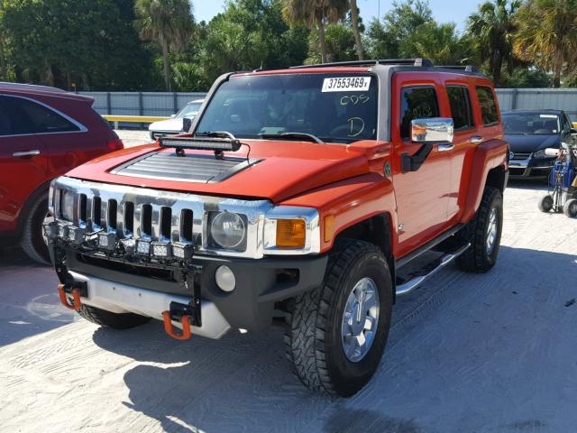 5GTEN13E988161523 - 2008 HUMMER H3 ORANGE photo 2