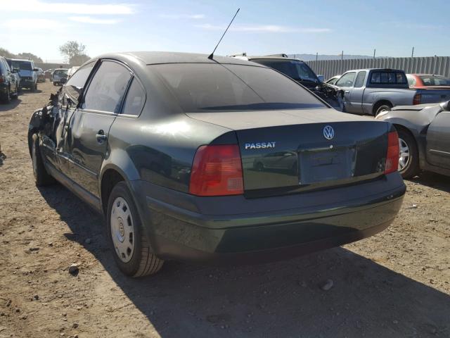 WVWMA23B4YP169433 - 2000 VOLKSWAGEN PASSAT GLS GREEN photo 3