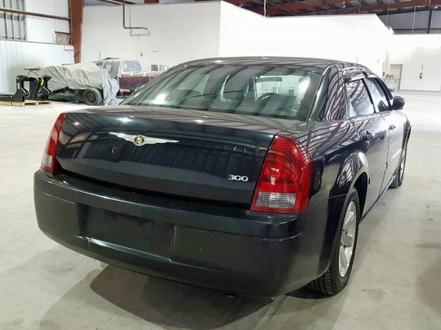 2C3LA43RX6H526544 - 2006 CHRYSLER 300 BLACK photo 4