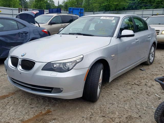 WBANV1C56AC388157 - 2010 BMW 528 XI SILVER photo 2