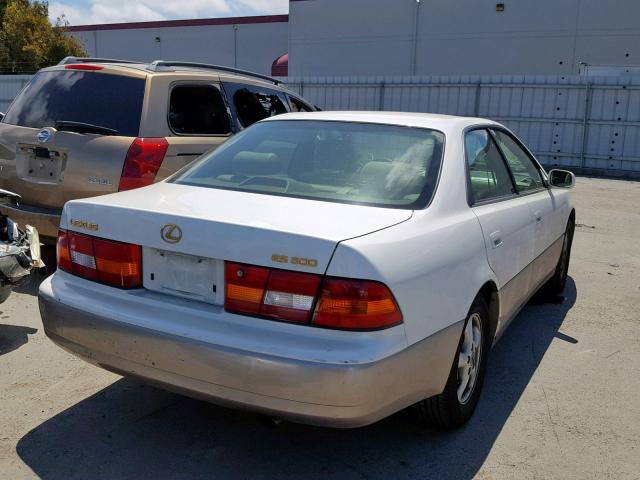 JT8BF28G5W0129122 - 1998 LEXUS ES 300 WHITE photo 4