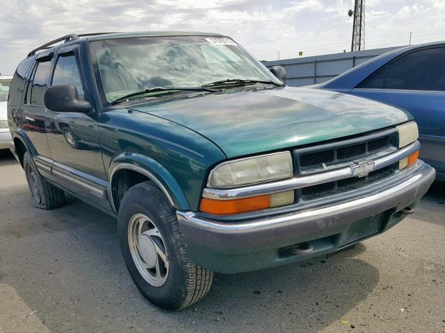 1GNDT13W4W2100539 - 1998 CHEVROLET BLAZER GREEN photo 1