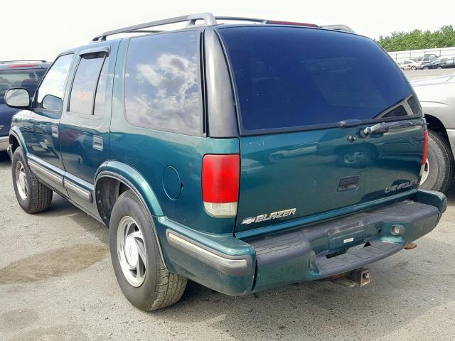 1GNDT13W4W2100539 - 1998 CHEVROLET BLAZER GREEN photo 3