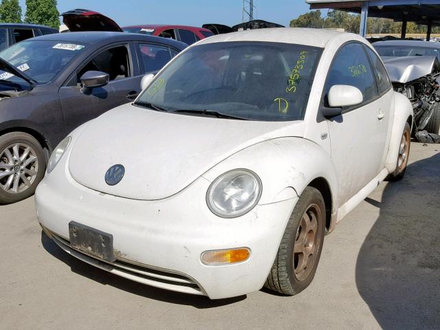 3VWBC21C4YM428728 - 2000 VOLKSWAGEN NEW BEETLE WHITE photo 2