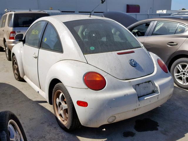 3VWBC21C4YM428728 - 2000 VOLKSWAGEN NEW BEETLE WHITE photo 3