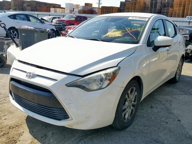 3MYDLBZV2GY111007 - 2016 TOYOTA SCION IA WHITE photo 2