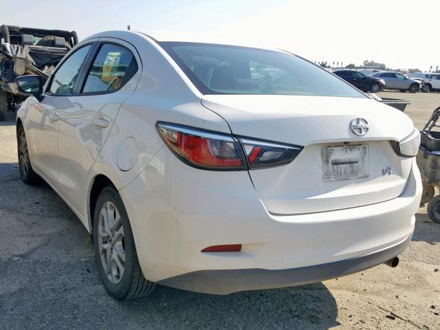 3MYDLBZV2GY111007 - 2016 TOYOTA SCION IA WHITE photo 3