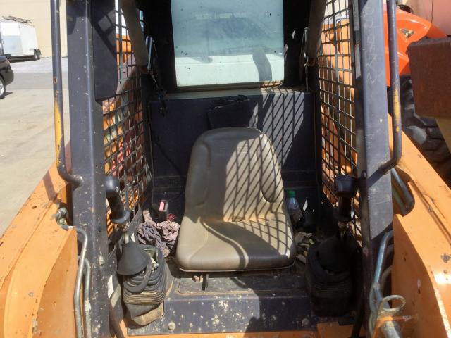 N5M406247 - 2005 CASE 440 LOADER ORANGE photo 4