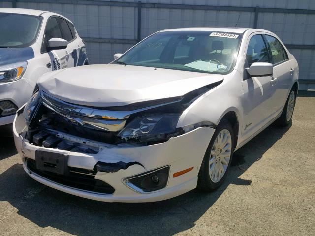 3FADP0L37CR439662 - 2012 FORD FUSION HYB WHITE photo 2