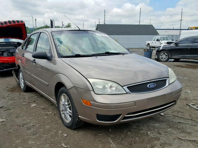 1FAFP34N45W256164 - 2005 FORD FOCUS ZX4 GOLD photo 1