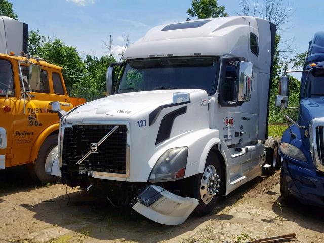 4V4NC9TH5EN150722 - 2014 VOLVO VN VNL WHITE photo 2