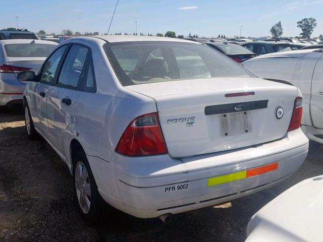 1FAHP34N77W331032 - 2007 FORD FOCUS ZX4 WHITE photo 3