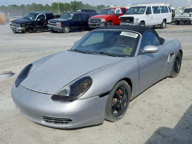 WP0CA2988YU620906 - 2000 PORSCHE BOXSTER SILVER photo 2