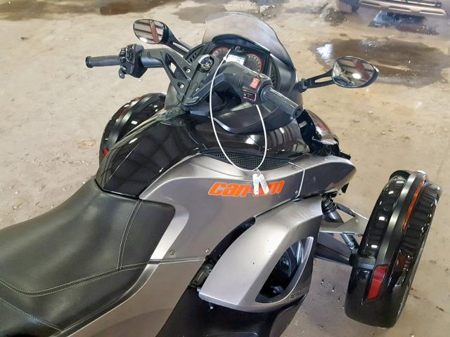 2BXNABC11DV000238 - 2013 CAN-AM SPYDER ROA GRAY photo 5