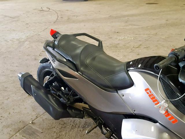 2BXNABC11DV000238 - 2013 CAN-AM SPYDER ROA GRAY photo 6