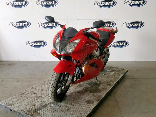 JH2RC46192M401572 - 2002 HONDA VFR800 RED photo 2