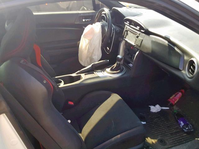 JF1ZNAA14E8708899 - 2014 TOYOTA SCION FR-S WHITE photo 5