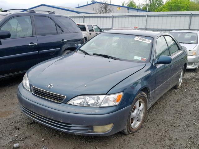 JT8BF28G0W0145082 - 1998 LEXUS ES 300 GREEN photo 2