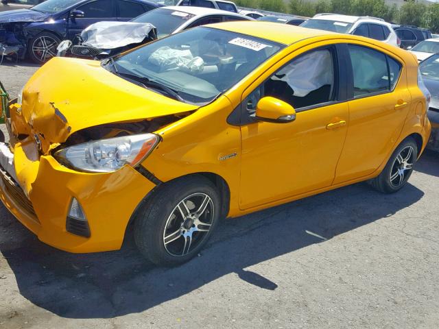 JTDKDTB33E1065030 - 2014 TOYOTA PRIUS C YELLOW photo 2