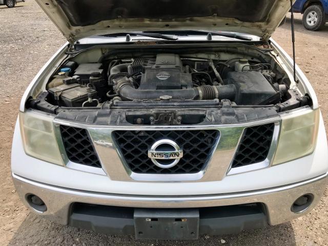 1N6AD07W97C427198 - 2007 NISSAN FRONTIER C WHITE photo 8