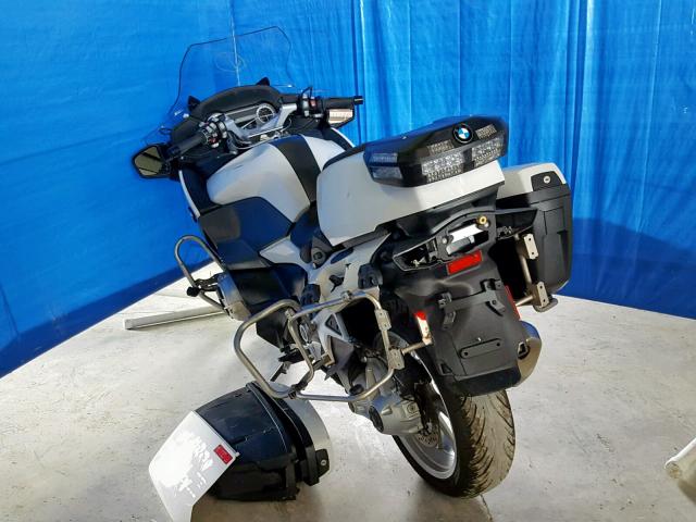 WB10A130XJZ470948 - 2018 BMW R1200 RT WHITE photo 3