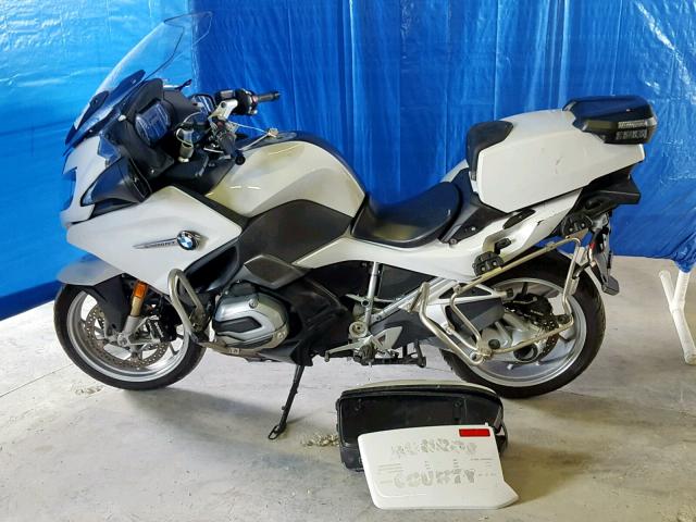 WB10A130XJZ470948 - 2018 BMW R1200 RT WHITE photo 9