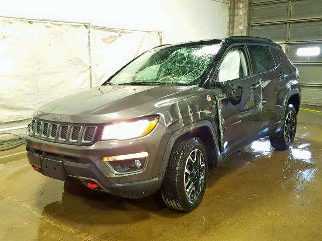 3C4NJDDB4JT501144 - 2018 JEEP COMPASS TR GRAY photo 2