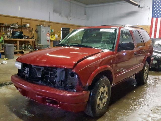 1GNDT13W82K109030 - 2002 CHEVROLET BLAZER BURGUNDY photo 2