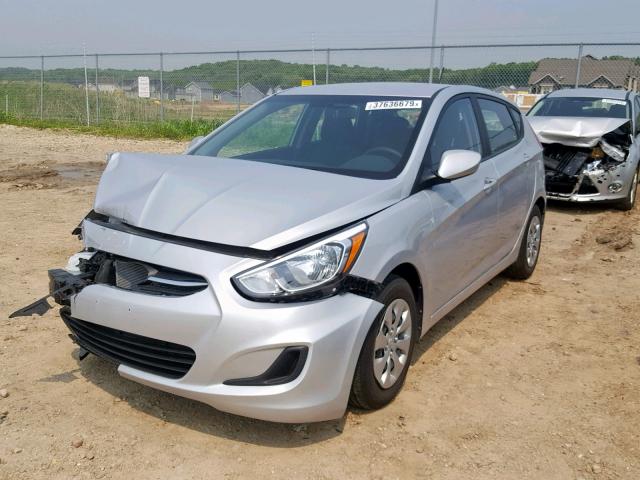 KMHCT5AE9HU345068 - 2017 HYUNDAI ACCENT SE GRAY photo 2