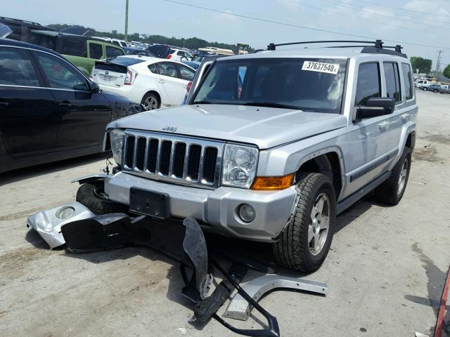 1J8HG48KX9C536826 - 2009 JEEP COMMANDER SILVER photo 2