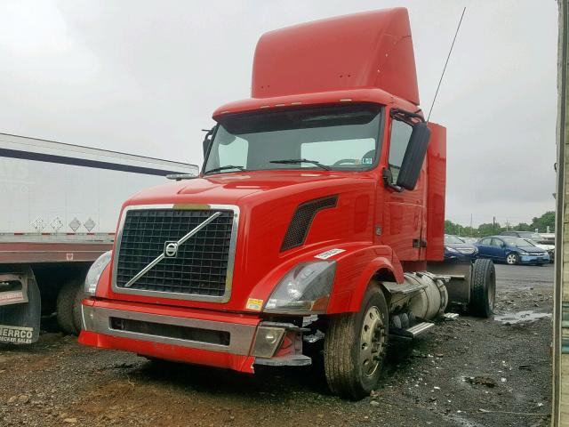 4V4NC9EJ69N270891 - 2009 VOLVO VN VNL RED photo 2