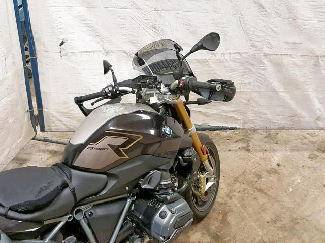 WB10A140XJZ198058 - 2018 BMW R1200 R BROWN photo 5