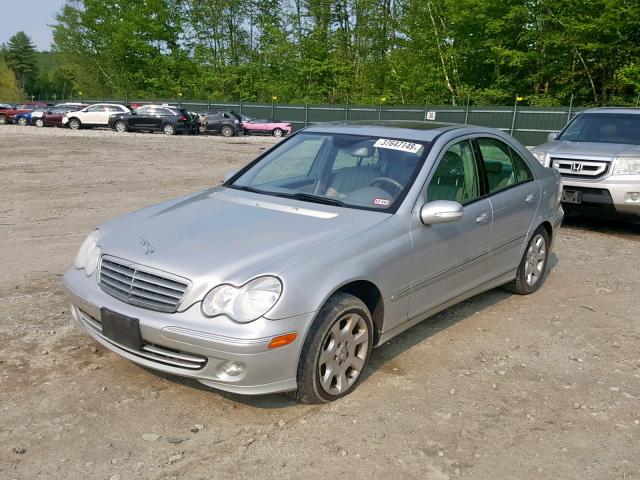 WDBRF84J05F591554 - 2005 MERCEDES-BENZ C 320 4MAT SILVER photo 2