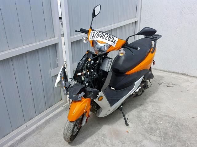 LLPVGBAH7J1F21370 - 2018 VIP MOPED ORANGE photo 2