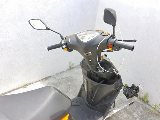 LLPVGBAH7J1F21370 - 2018 VIP MOPED ORANGE photo 5