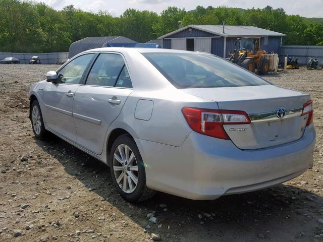 4T1BD1FK6DU072438 - 2013 TOYOTA CAMRY HYBR SILVER photo 3