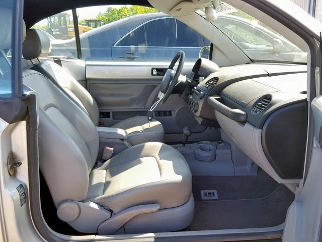 3VWCK21Y83M317725 - 2003 VOLKSWAGEN NEW BEETLE ნაცრისფერი ფოტო 5